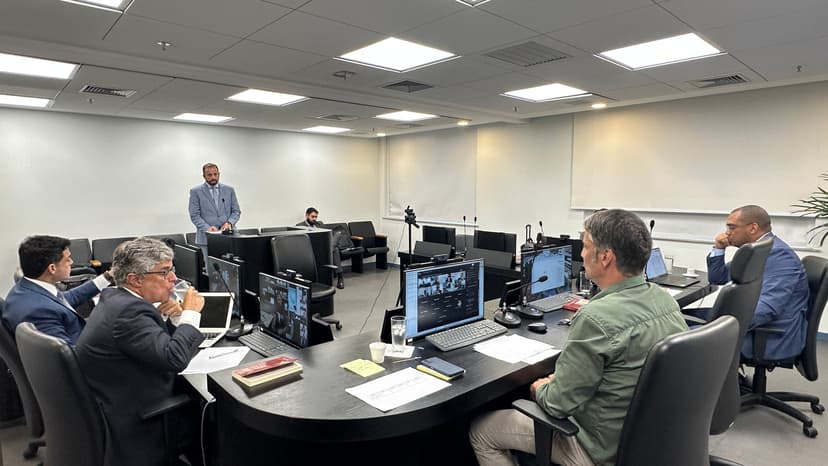 Comissão multa Vasco e absolve dirigente do Botafogo